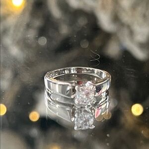 Elegant Silver Women's Ring